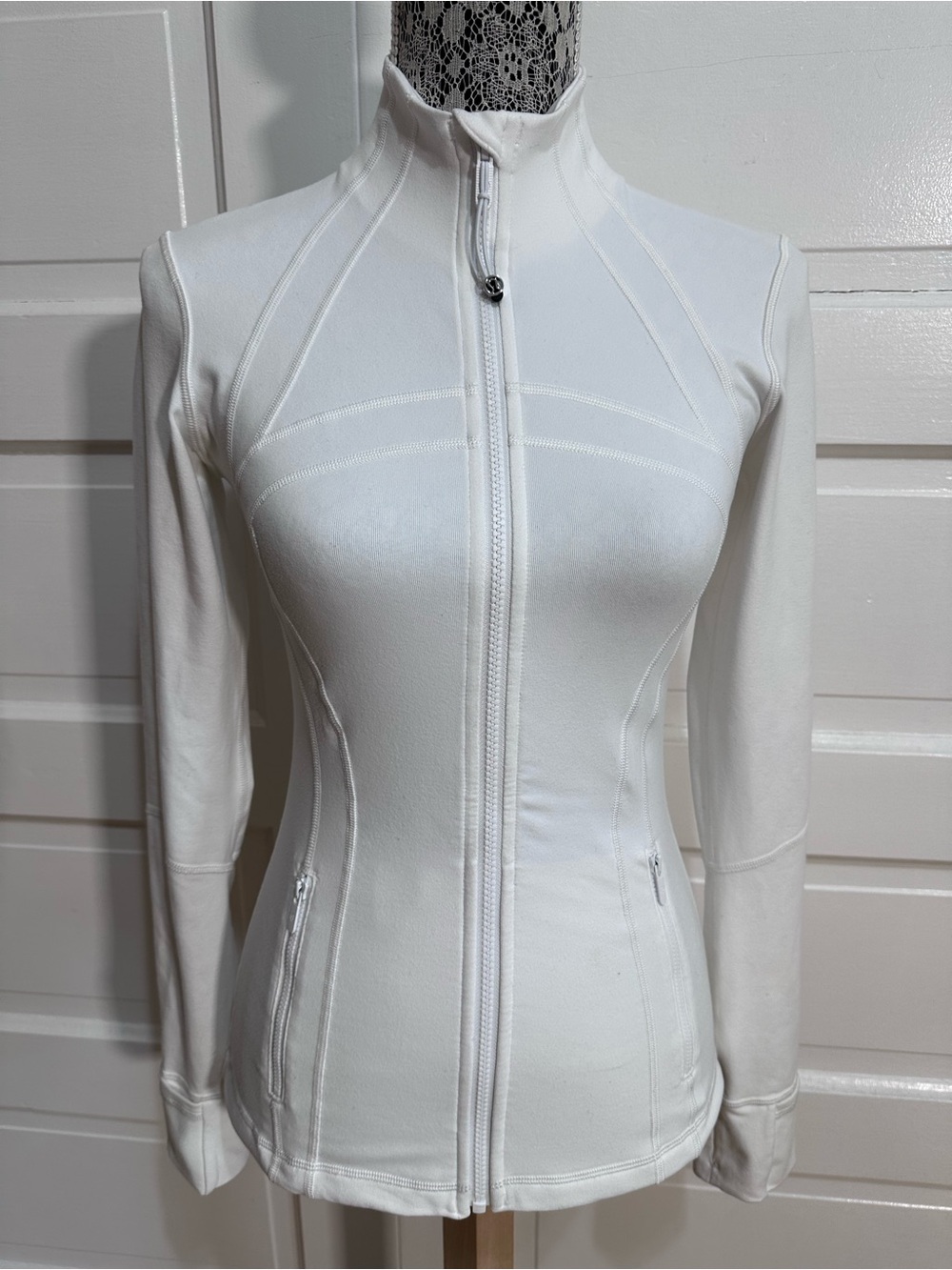 Lululemon Define Jacket Size 6 White Flattering Fit $138